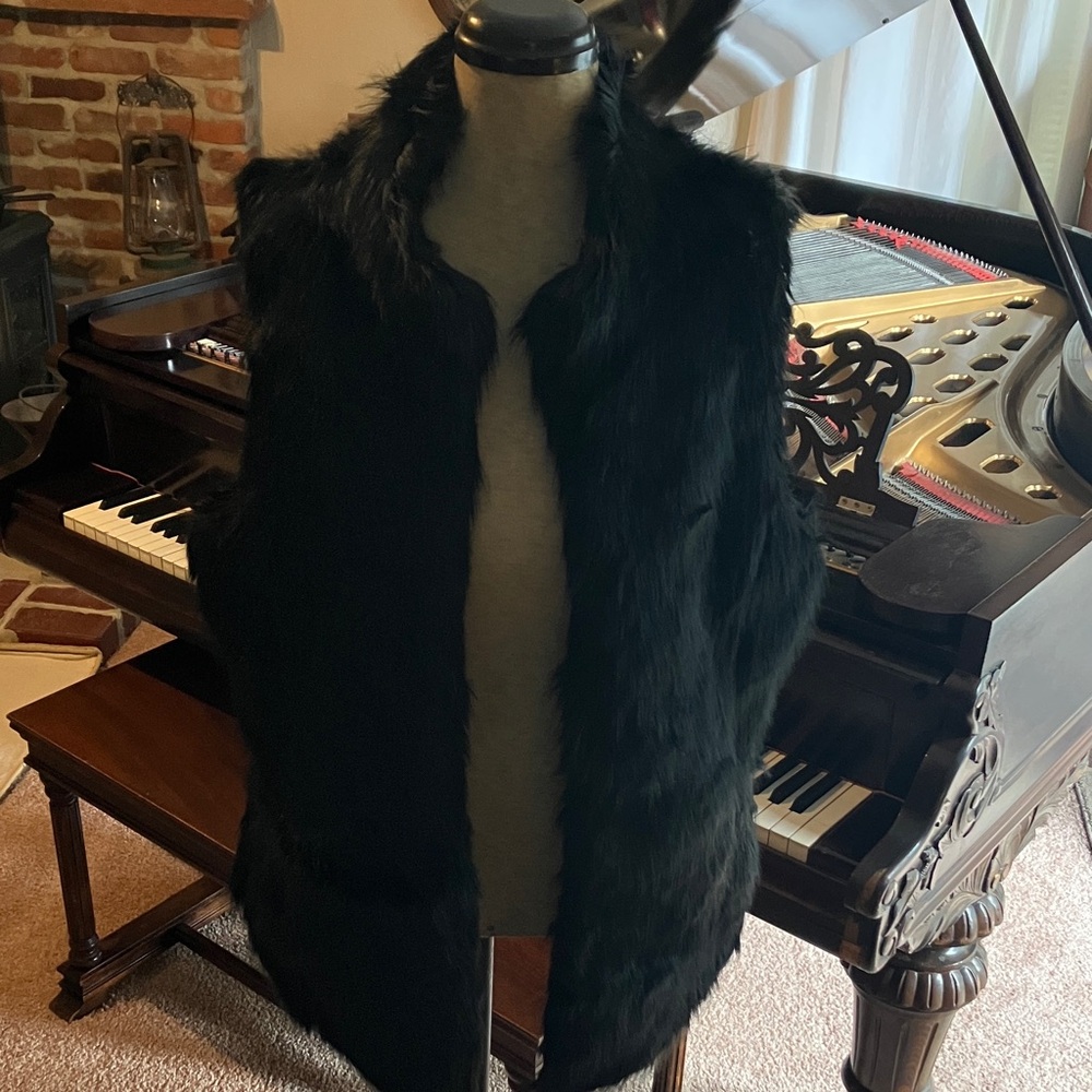 White House Black Market faux Fur Vest Size XL